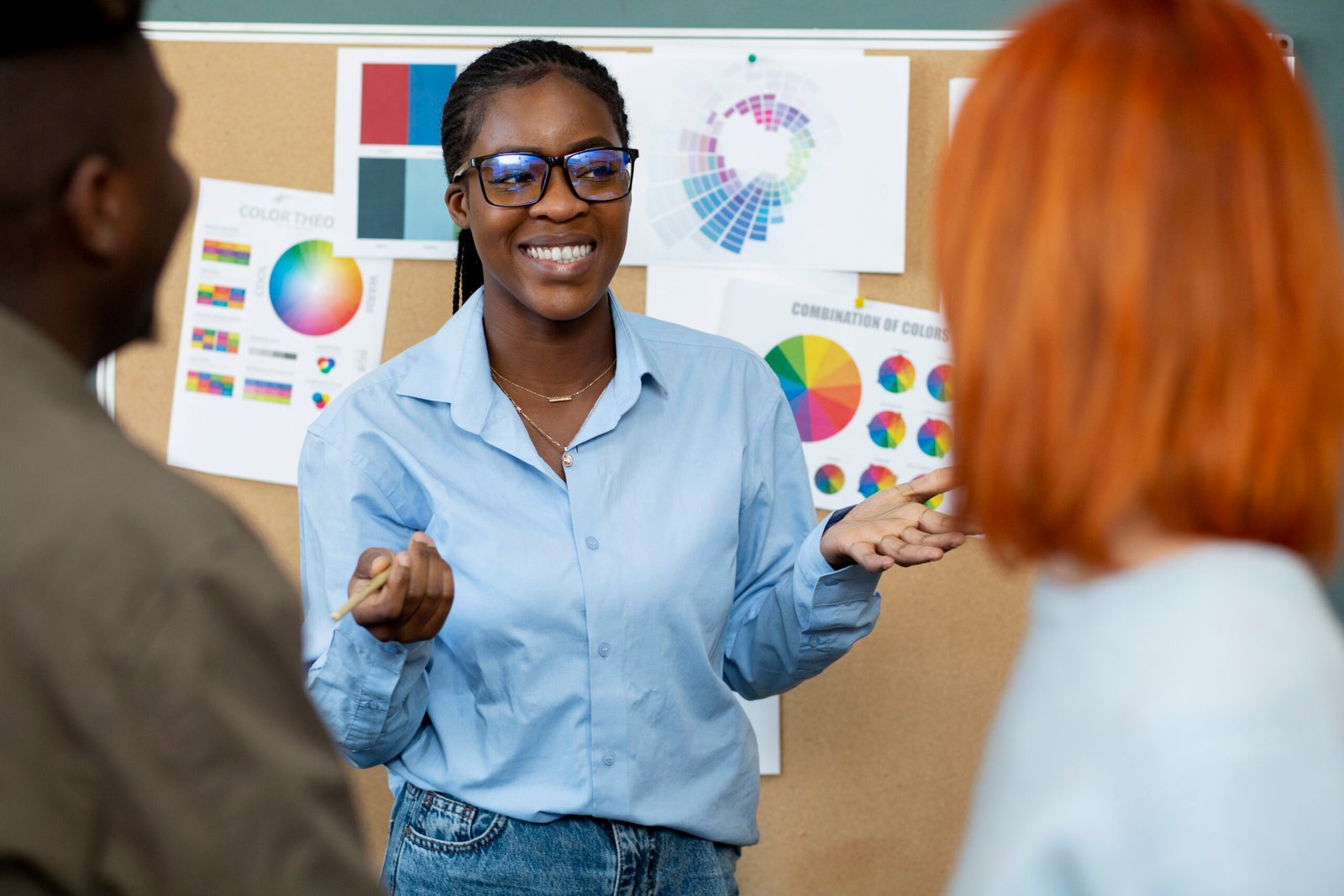 smiley-people-chatting-business-meeting